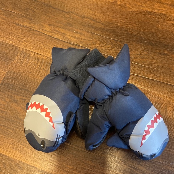 NEW 3M THINSULATE SHARK SNOW SKI WINTER GLOVES MITTENS FLEECE LINING SZ 4T-6T - Picture 3 of 7